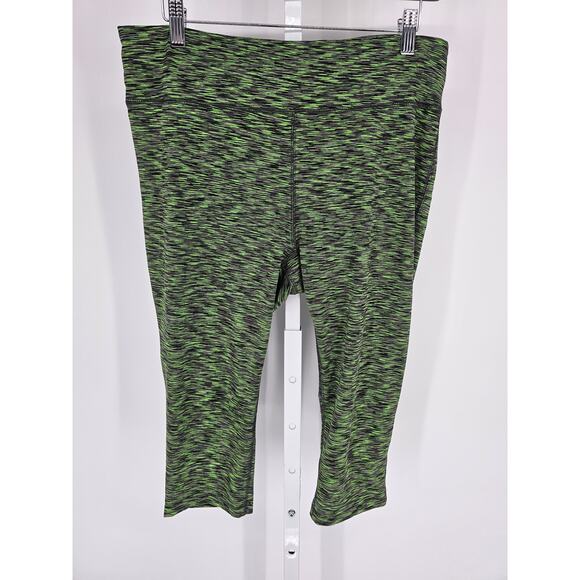 Xersion Womens Sz L Fitted Capri Length Athletic Leggings Green Print - Picture 1 of 4